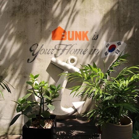 Bunk Guesthouse Hongdae Seoul Bagian luar foto